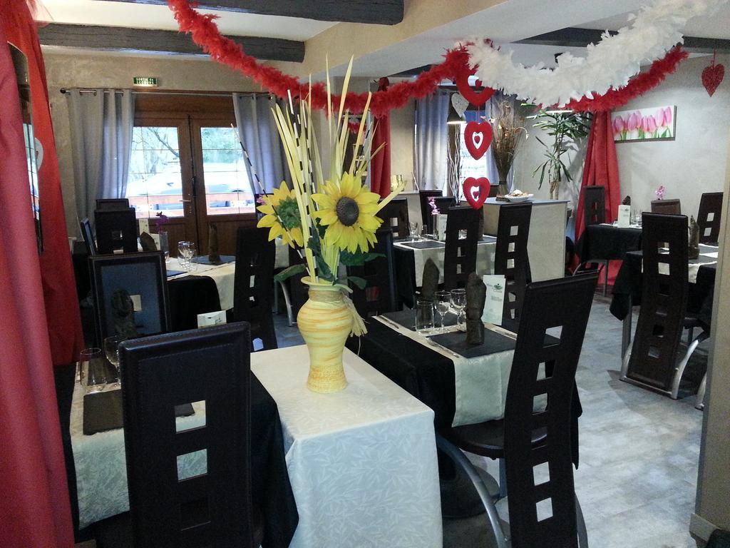 Le Point De Chute Hotel Tournavaux Ngoại thất bức ảnh